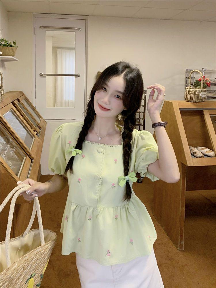 Product Introduction of Áo Sơ Mi Hoa, Cổ Áo Vuông, Khâu Tay Phồng, Phong Cách Phương Tây Ngọt Ngào Dáng Rộng Vừa Vặn, ngắn Tay Áo, Áo Cánh Bé Gái, Thời Trang, Hàng Mới Về Mùa Hè 2022 14