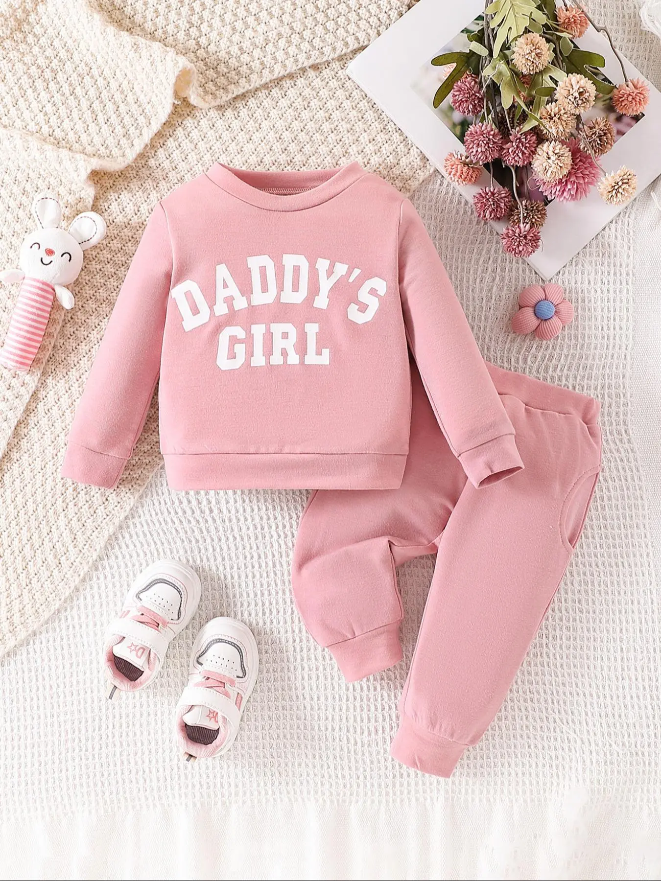 Toddler Girl's Letter Print Sweatshirt & Elastic Waist Pants Two-Piece Set, Casual Round Neck Long Sleeve Pullover & Trousers for Daily Wear, Kids Clothing for All Seasons