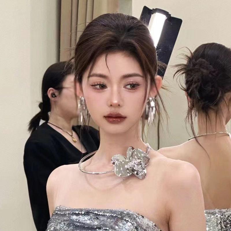 Product Introduction of Exaggerated Three-Dimensional Metal Orchid Choker Necklace Personality Hot Girl Sweet Bitter Cool Heavy Craft Necklace Choker Female Atmosphere Accessories 0
