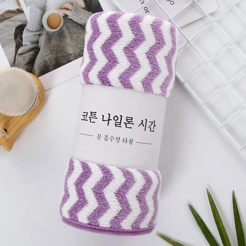 Product Introduction of ￼Khăn mặt lông cừu xuất Hàn vân kẻ sọc 30x50cm 1