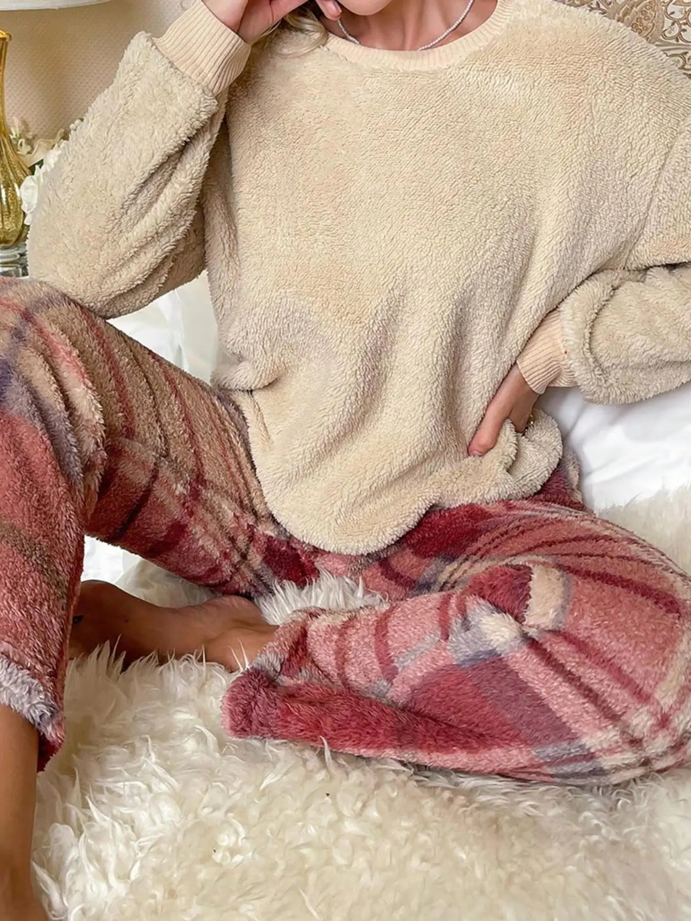 Two-Piece Set Women's Solid Drop Shoulder Top & Plaid Print Pants Plush Pyjama, Casual Comfy Round Neck Long Sleeve Top & Trousers PJ Set, Women's Sleepwear for Fall & Winter