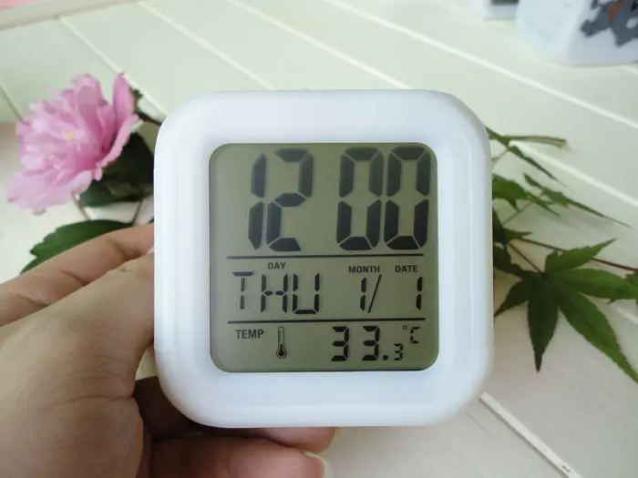 Đồng hồ LED báo thức Play Together (tặng kèm pin) 1