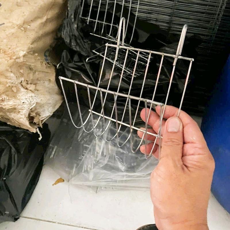 Móc Kẹp Chuối Bẻ Sẵn Cho Gà Lông Và Tre 2