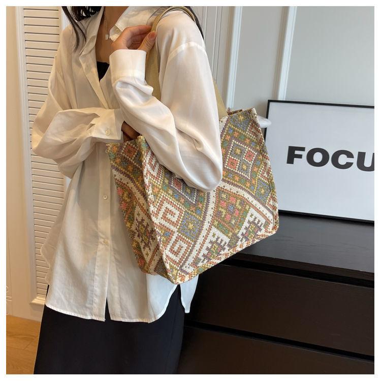 Product Introduction of Túi Tote Dệt Tay, Chất Liệu Vải Bố Sức Chứa Lớn, Phong Cách Lười Biếng, Thích Hợp Cho Bé Gái, Phong Cách Instagram, Lý Tưởng Cho Người Đi Làm Và Du Lịch, Túi Đeo Vai Sức Chứa Lớn hàn quốc có thể mở rộng Bag Chữ Nhật Hình Chữ Nhật Canvas Da Hoa 23