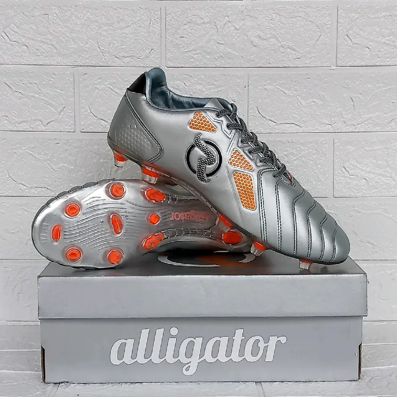 Sepatu Bola Alligator Roguns Free kaos kaki dan deker Set Uniseks Nyaman Boots 1