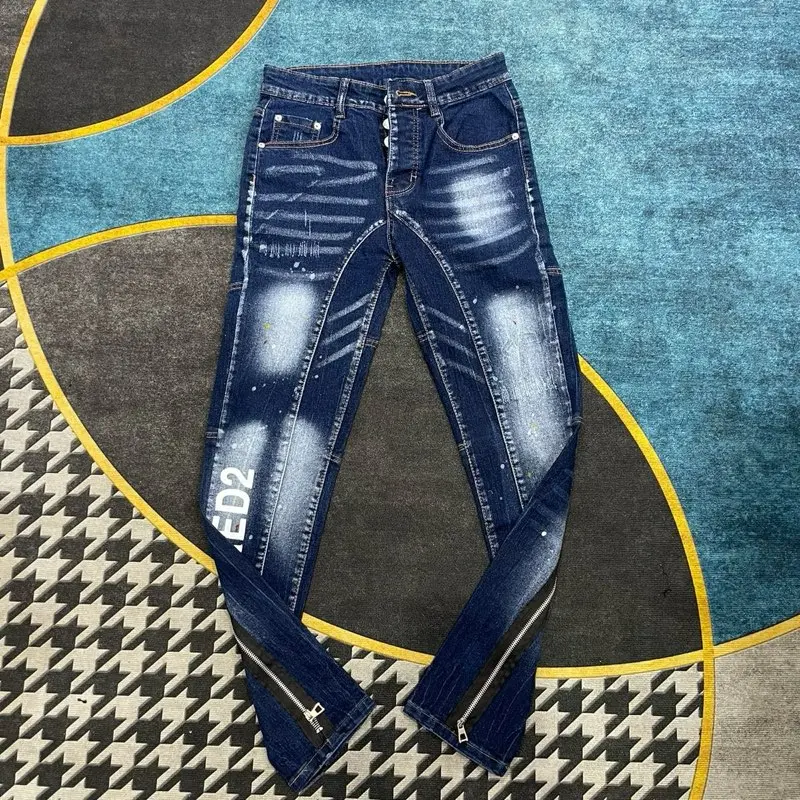 Quần jeans d2 xanh bo vân ống chân, in chữ, mix 2 khoá dài dọc ống, 4 cúc vẩy sơn