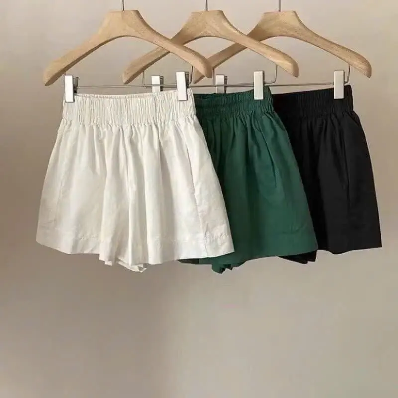 Quần short đùi ống rộng , lưng chun chất kaki thoải mải khi mặc