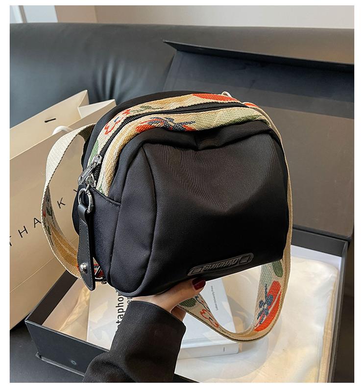 Product Introduction of Large Capacity Simple New Shoulder Small Cloth Bag Women's Messenger Bag Women's Bag Fashion All-Match Lightweight Oxford Cloth Shell Bag 0