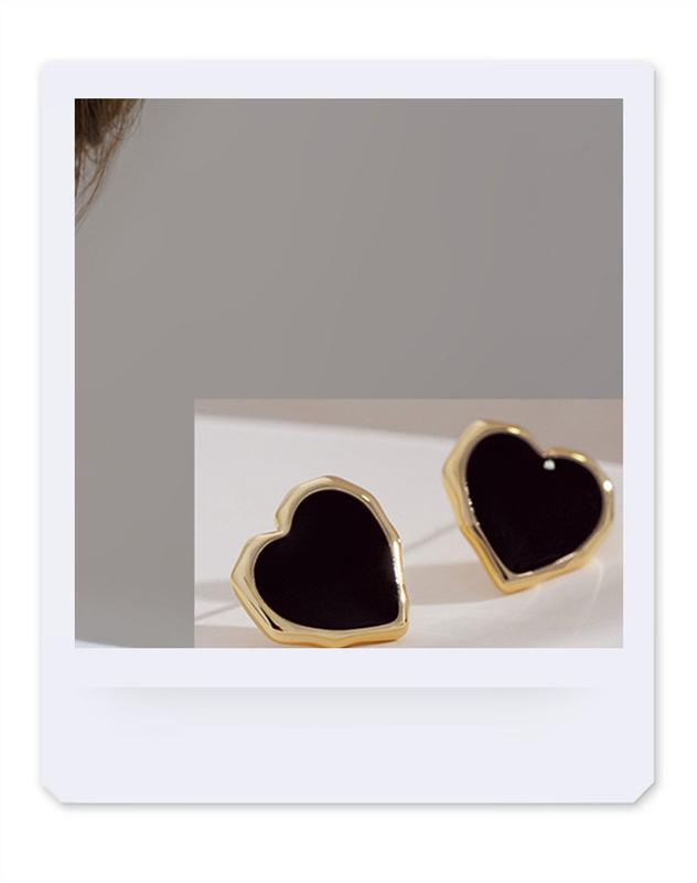 Product Introduction of S925 Silver Needle New Niche Design Heart-shaped Earrings Elegant All-match Small Fresh Earrings Earrings 18