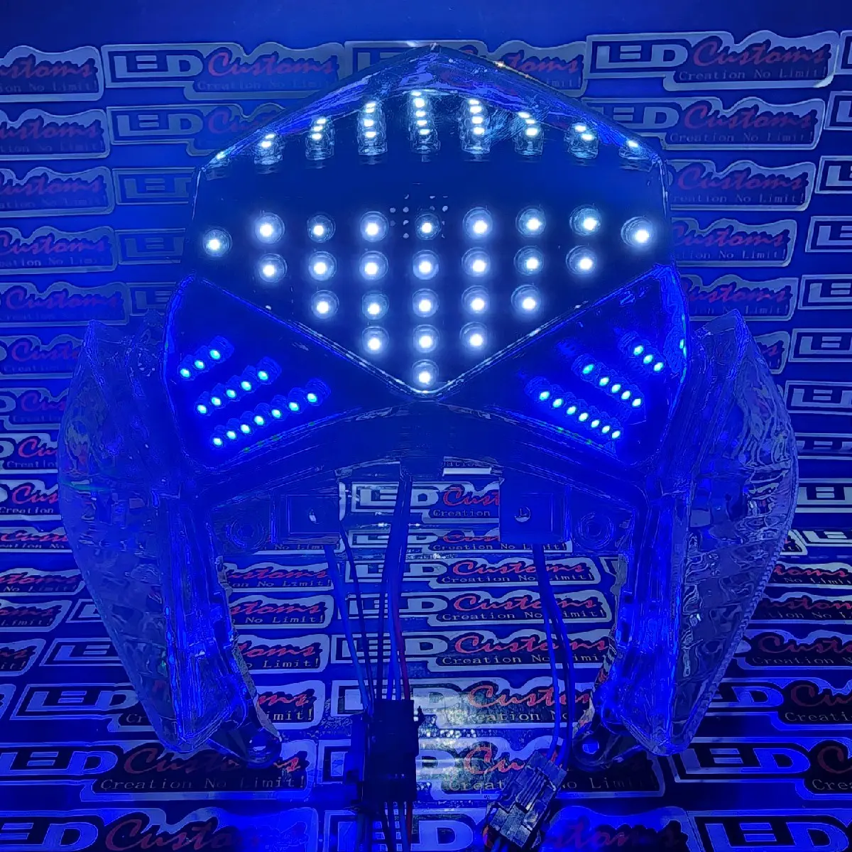 atas putih bawah biru