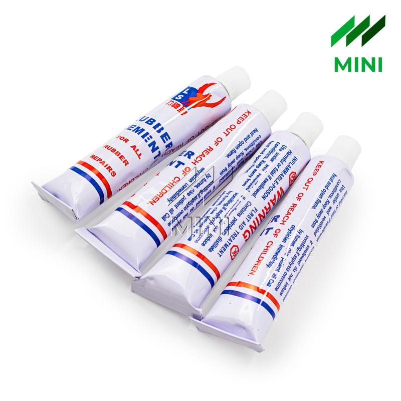 Tuýp keo vá ruột, lốp xe máy, ô tô dùng cho dán các miếng dán cao su và ruột xe.