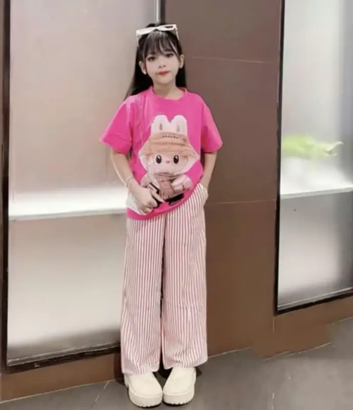 Bộ Áo Thun Quần Xuông Kẻ Sọc Họa Tiết Labubu Dành Cho Bé Gái Từ 13-44kg Chất Liệu Thoáng Mát, Mền Mịn Set Đồ 2