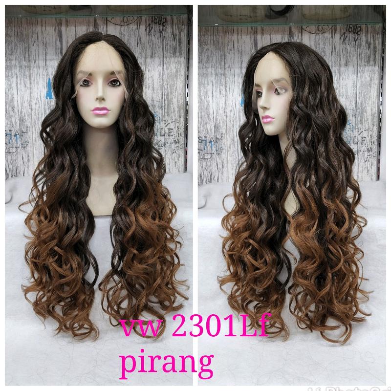 lace front wig rambut palsu wanita dewasa panjang 70 cm curly/kriting . 2301Lf pirang 0