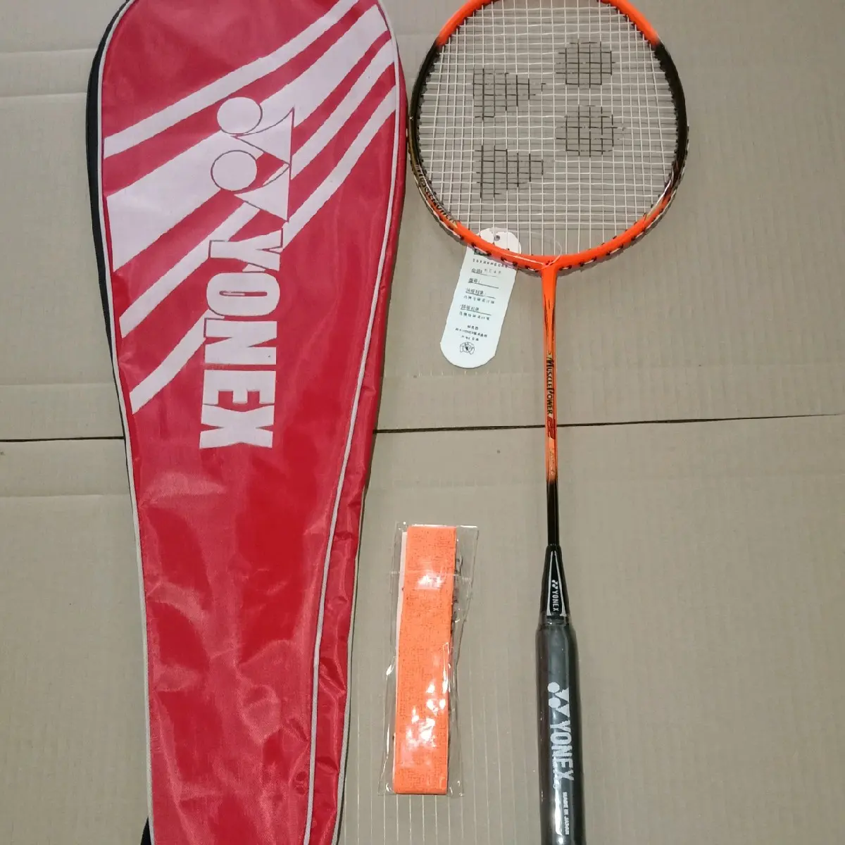 Raket badminton Yonex bonus tas