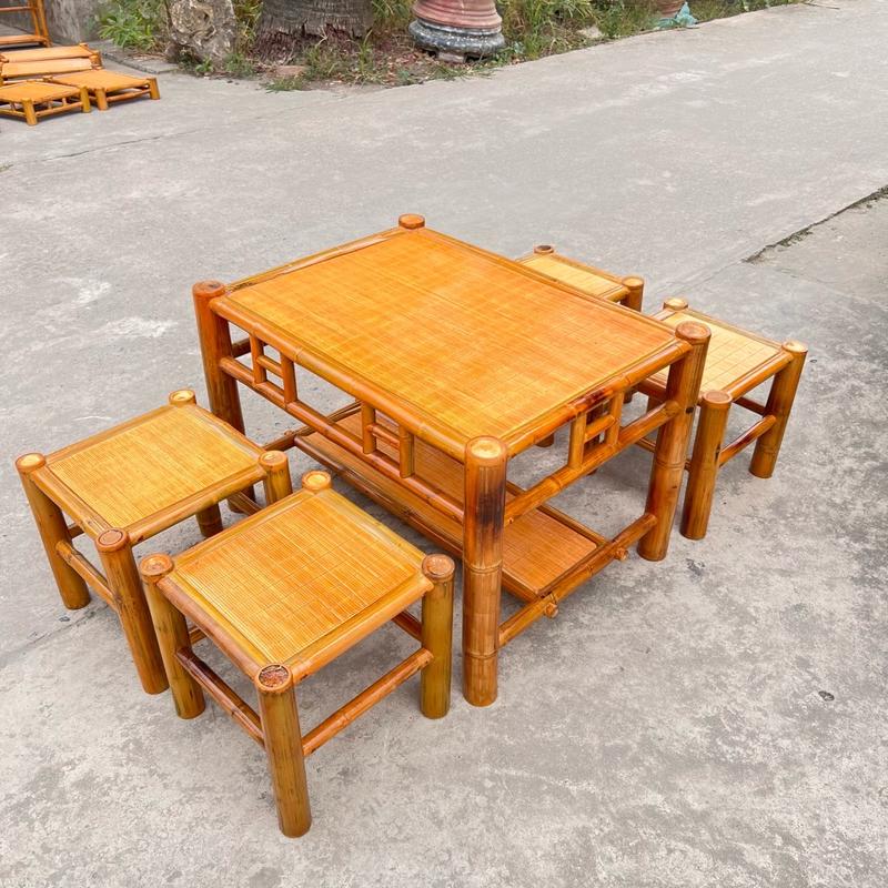 Bộ bàn ghế tre (1 bàn 4 ghế ) bàn cao 54cm rộng 55cm dài 78cm  . Ghế cao 30cm rộng 33cm , chắc bền và đẹp