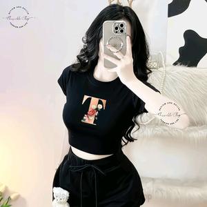 BÁN ÁO [Series Áo Đen In Chữ Cái] Áo Thun Croptop Thun Borip Form Basic Cổ Tròn Cộc Tay Ôm Body Màu Đen In Hình Chữ Cái "A Đến Z", Kích Cở SML, Áo Croptop Ôm Body Nữ Áo Kiểu Xinh Đẹp In Hình Độc Lạ Đi Biển Đang Hot 2025 Mặc Hè Mặc Nhà