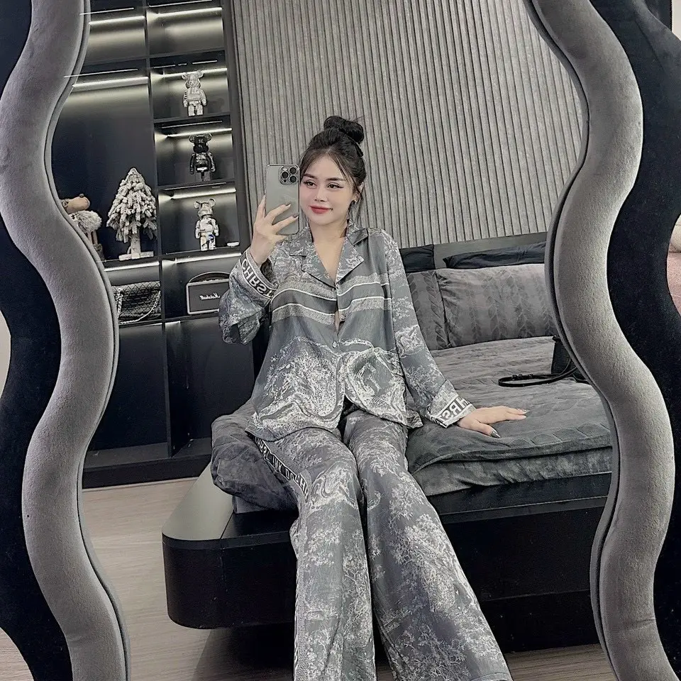 Đồ bộ Pyama tay dài quần dài màu xám chữ