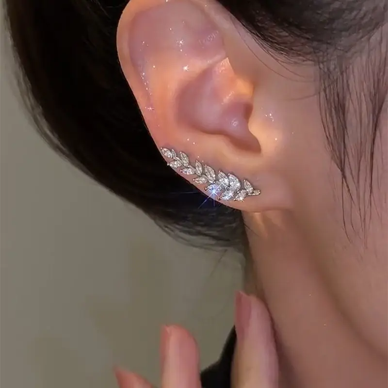 Anting Lusiana Tusuk Letter Dengan Hiasan Bunga Titanium Steel Model Korea Bentuk Simpel dan Elegant Anti Karat dan Anti Luntur 5
