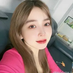 Nhật Vy Thế Giới Dầu Gió