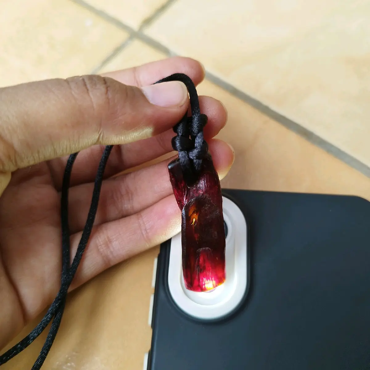 Kalung Akar Bahar Merah Harian