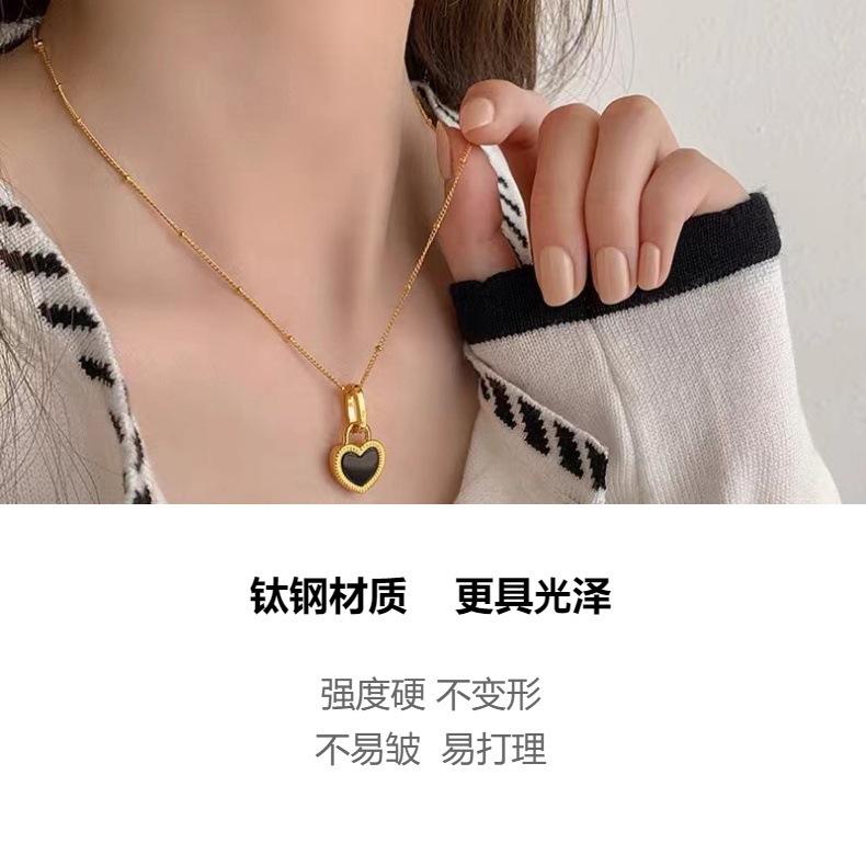 Product Introduction of Double-Sid Black Peach heart Necklace, Women's Niche Design Light Luxury Necklace, New Necklace, Accessories During Clavile Chainage 1