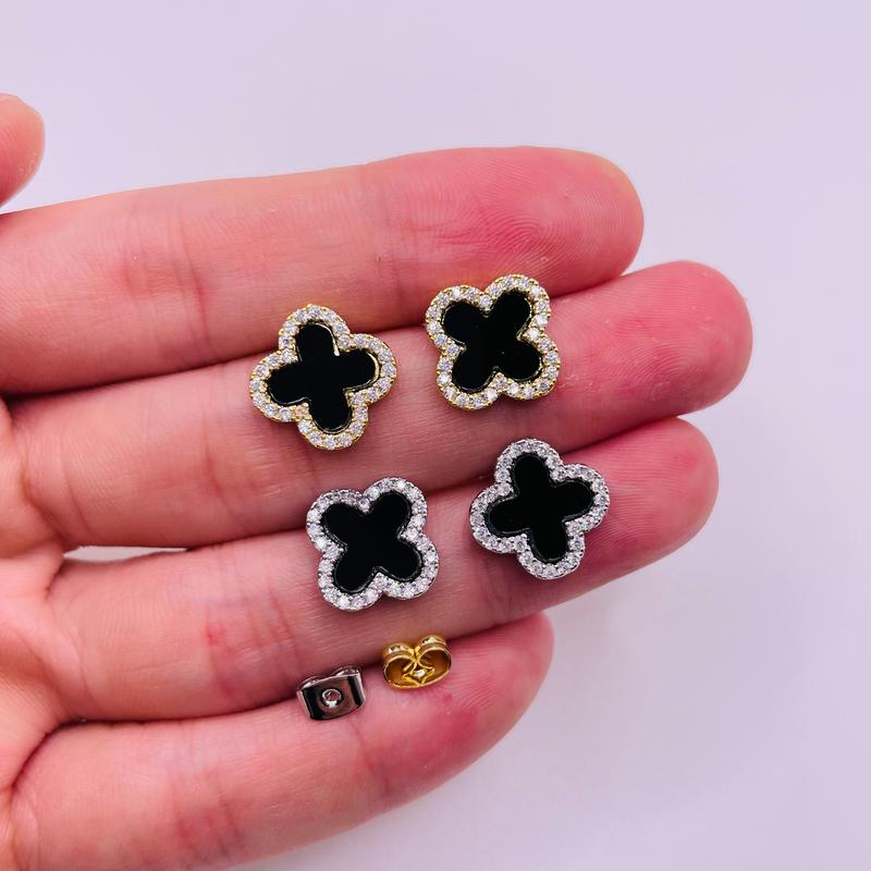  Bông tai titan cỏ 4 lá viền đính đá Khuyên tai titan đính đá kiểu dáng cỏ 4 lá Phối mặt đá màu đen trangsucmoiluatuoi.RIN 
