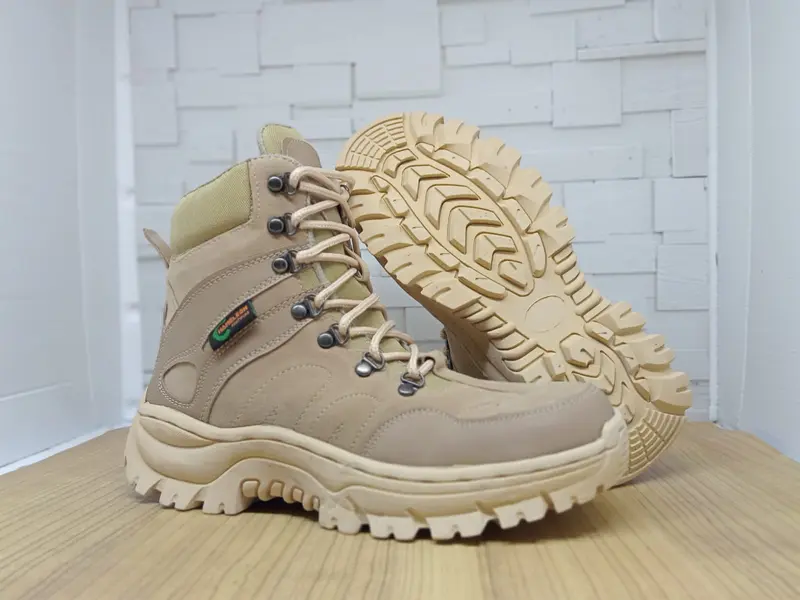 sepatu safety boots pria/wanita gunung haiking adventure ujung besi Outdoor terlaris 0