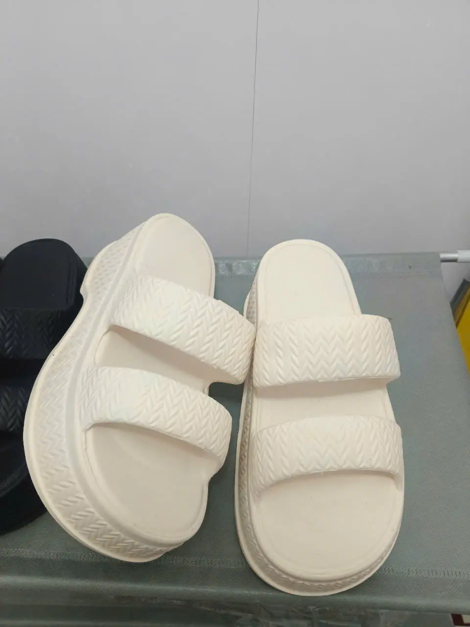 ( Tặng 01 Đôi tất  ) Dép thời trang nữ , Dép bánh mì hai quai Đế cao 5cm  ( Lấy tất Trắng hay Đen ghi chú cho shop ạ ) DéP