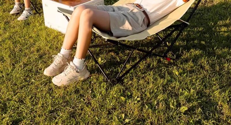 Product Introduction of Recliner Folding Chair Outdoor Folding Chair Portable Moon Camping Portable Stool Office Lunch Break Fishing foldable  chair picnic  mat 3