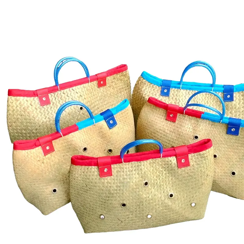 Giỏ Đệm Gà Cải Tiến 7tấc 12lỗ Màu Đỏ (70x46) - Dùng Cho Gà Từ 3ký Trở Xuống 2