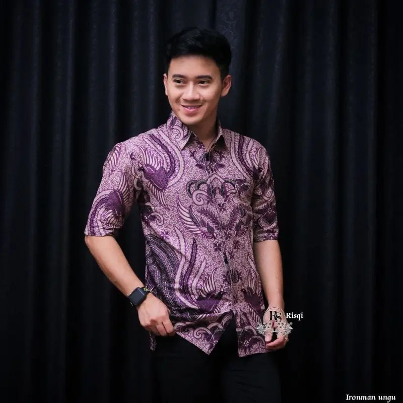 kemeja motif ironmen Crew Neck 7