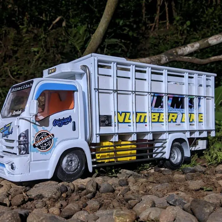 miniatur truk oleng mainan anak murah full variasi lampu LED kelap kelip