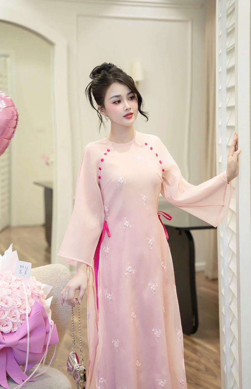 Product Introduction of COCOTETE - Set Áo Dài Tơ Thêu Hoa Nhí 2 Tà Mặc Tết Xinh Xắn 23