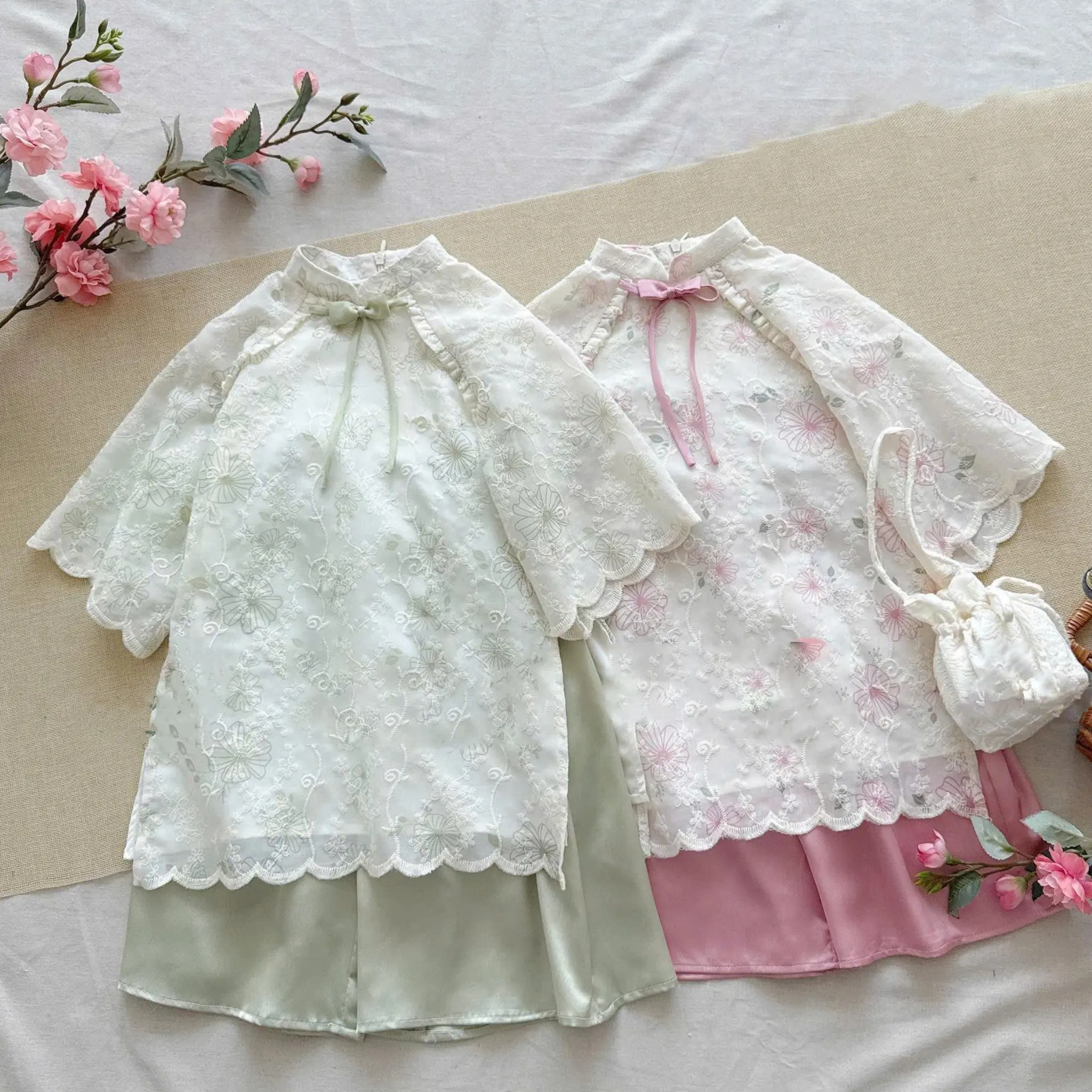 Áo dài bé TƯỜNG VÂN [Cam House] áo dài Mẹ và Bé TƯỜNG VÂN thêu nổi họa tiết hoa nhỏ pastel phối dây vai buộc nơ cách điệu mặc tết, chụp ảnh đẹp