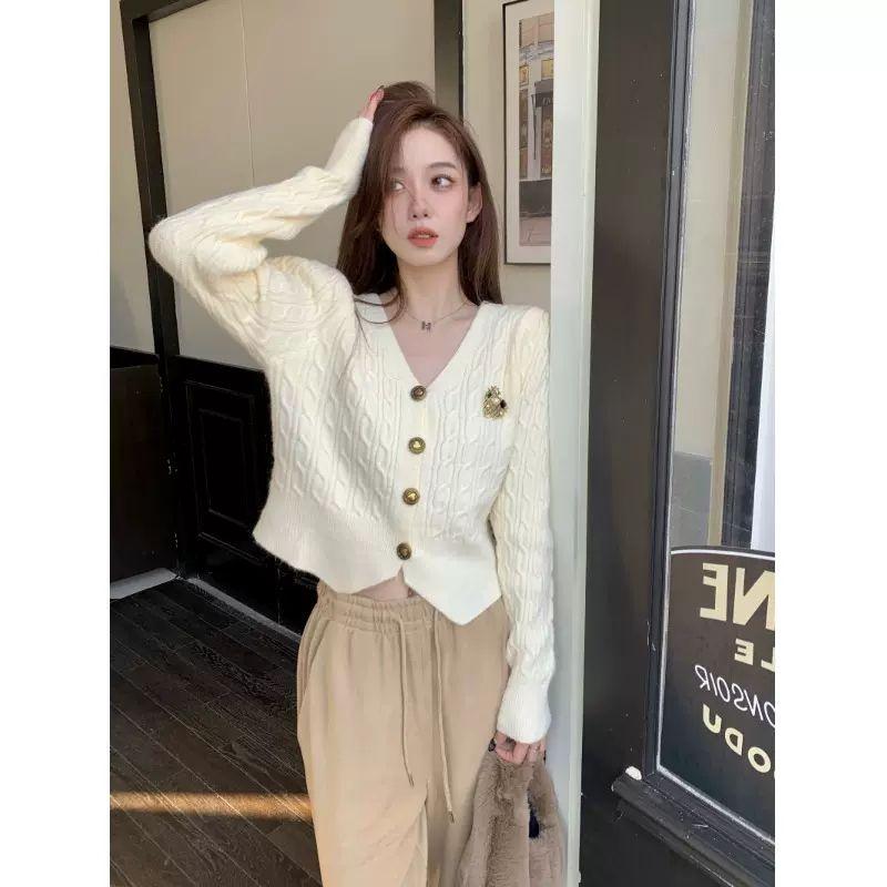 Product Introduction of Áo Khoác Cardigan Dệt Kim, Phong Cách Pháp, Dành Cho Nữ, Thích Hợp Cho Mùa Xuân, Mùa Thu / Đông, Thiết Kế Đẹp, Phong Cách Phương Tây Độc Đáo Áo Len Trông Trẻ Trung, Phong Cách Chanel, Bán Chạy 5