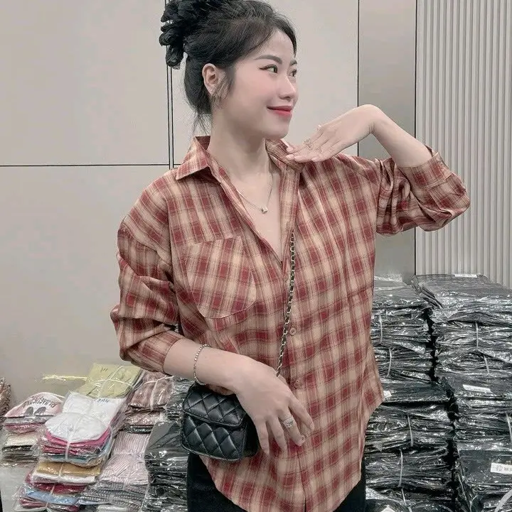 Áo Sơ Mi Nữ Tay Dài Sọc Caro Form Rộng Giấu Quần 4