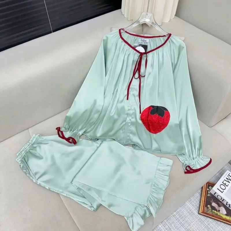 Set Bộ Mặc Nhà Cổ Tròn Tay Dài Phối Hoạ Tiết Hình Dâu Tay Bo Chun, Chất Liệu Lụa Latin Thoáng Mát Mịn m17
