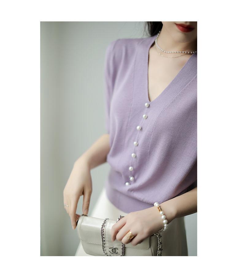 Product Introduction of Áo Len Cổ Chữ V, Nhẹ Nhàng Và Thanh Lịch, Trang Trí Ngọc Trai, Quần Áo Nữ, Hàng Mới Về Hàn Quốc Mùa Hè 2025, Dễ Phối Đồ, Áo Trông Trẻ Trung Women Top áo  len xinh Nhung 11