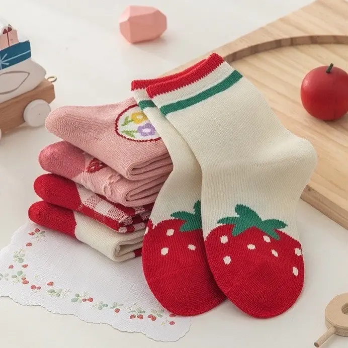 Set 10 Đôi Tất, Vớ Cao Cổ Cotton Hình Dâu Đỏ Siêu Xinh Cho Bé Gái 3