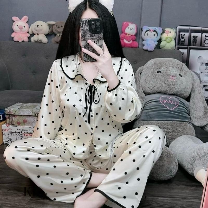 Sét Bộ Ngủ Tiểu Thư Hoạ Tiết Chấm Bi Lụa Latin Freesize 40-60kg Kem Nhung Women Nữ Áo
