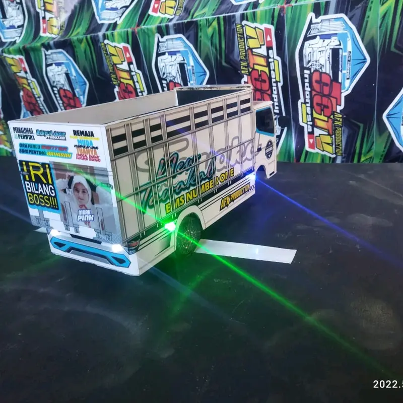 truk oleng tawakal fariasi lampu Set Hadiah Cowok Kayu Led Miniatur Roda Bak Toy Toys 2