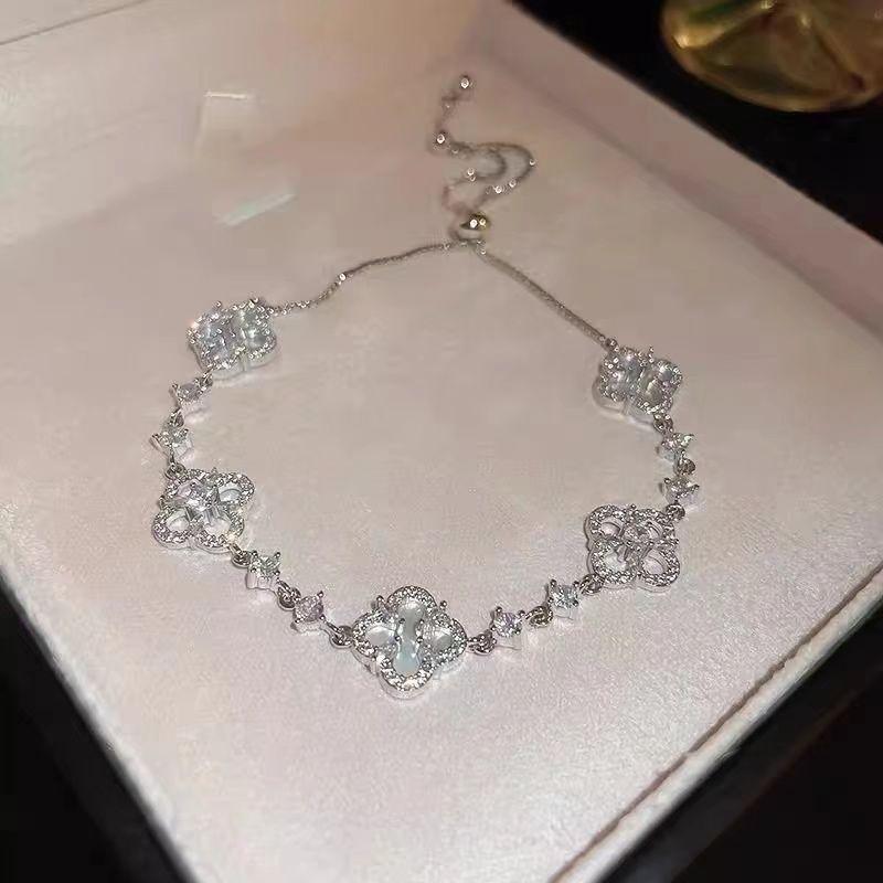 Vòng Tay Đá Zircon Hoa Bốn Cánh Hàn Quốc, Cảm Giác Cao Cấp Sang Trọng Giá Cả Phải Chăng, Có Thể Điều Chỉnh, Phong Cách Mới, Trang Sức Thời Trang Nữ, Được Đánh Giá Tích Cực 1621 4