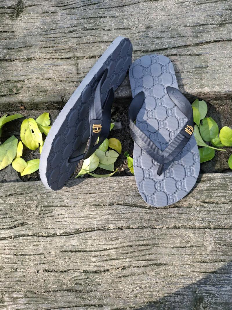 Product Introduction of Dép Kẹp Nam Đế Hoa Văn Cao Su Dẻo Mềm Size 38-43 - Đế Bằng 23