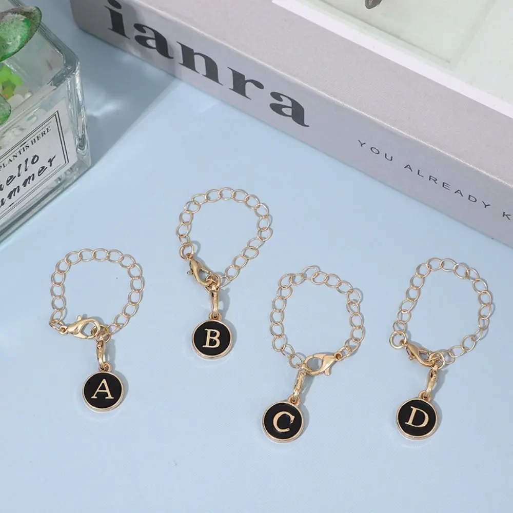 Charm Chữ, Thiết Kế Sáng Tạo, Màu Trắng / Đen, Để Treo Cốc Cá Nhân Hóa, Charm Chữ Nhận Dạng, Có Khóa, Charm Tay Cầm Tên Ban Đầu, Thích Hợp Cho Ba Lô