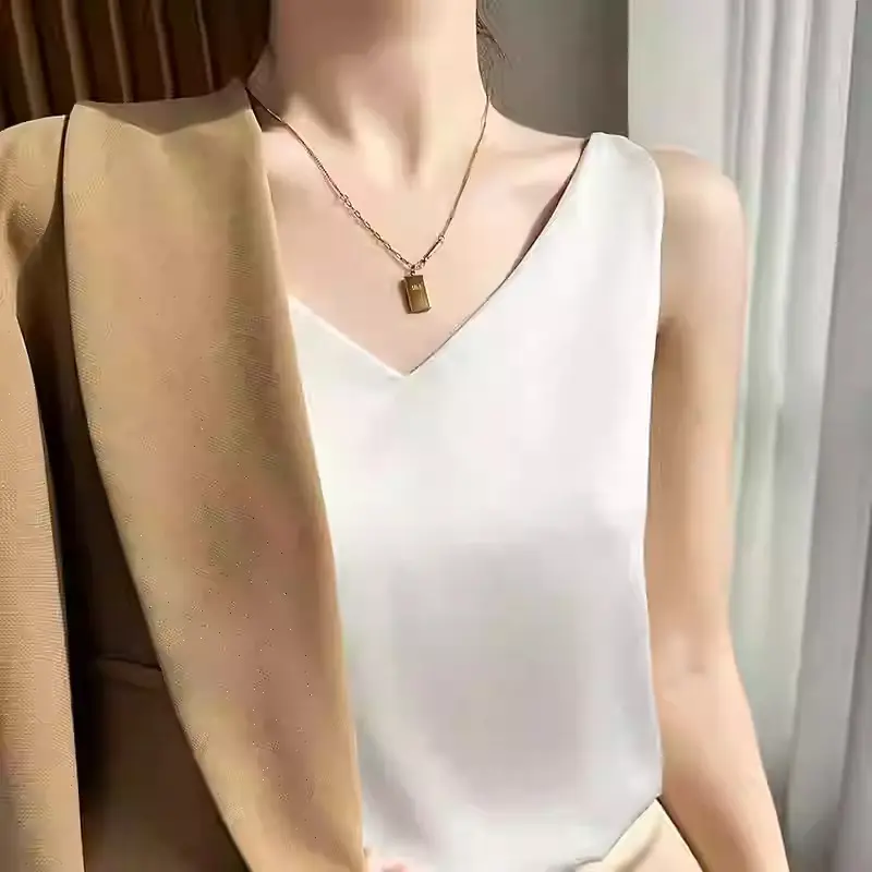 Áo hai dây nữ cổ tim mặc trong vest chất vải lụa thoáng mát khi mặc Top Nhung Women Kim Tuyến Khuy