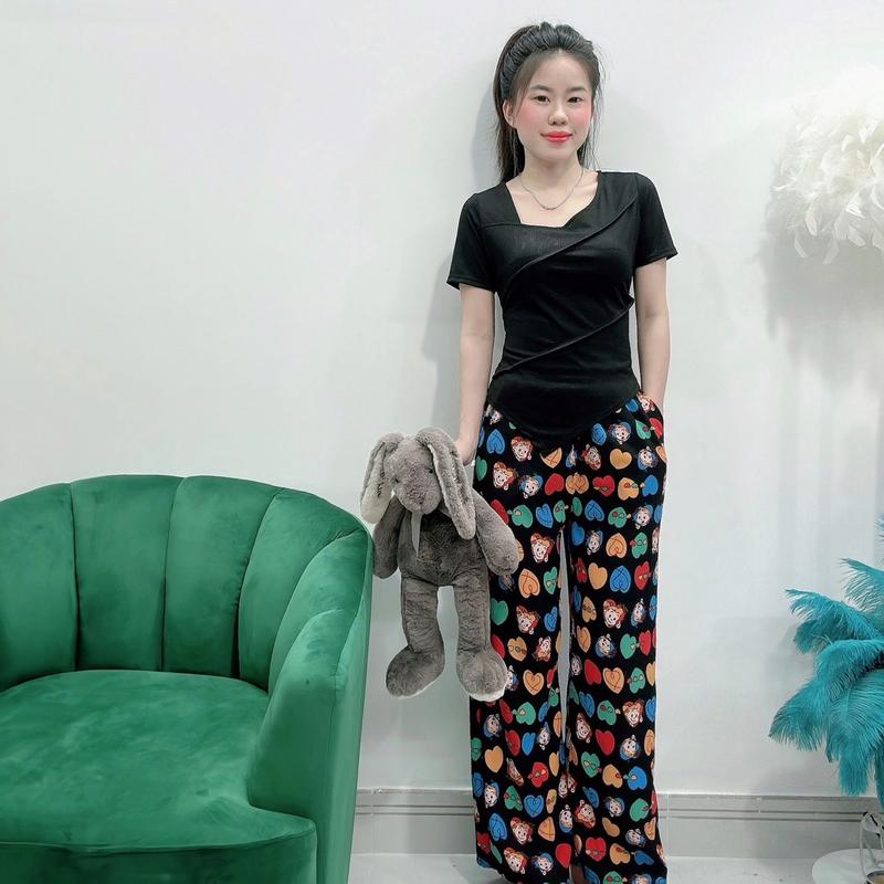 Sét Bộ Áo Kiểu Vạt Nhọn Phối Quần Đũi Xốp Họa Tiết Dễ Thương Hack Dáng Thun Nhung Nữ Women Voi Top