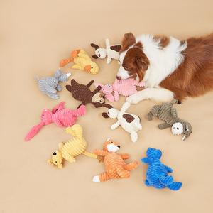 犬のための18種類のきしむおもちゃ、魔法の冒険をテーマにした噛むおもちゃセット-ソロプレイ用の耐久性のあるユニコーン&トリケラトプスコレクション、小型および中型犬に最適
