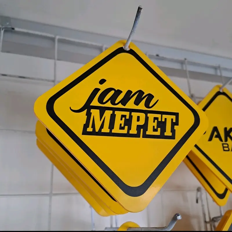 GANTUNGAN KACA MOBIL ( JAM MEPET ) 0