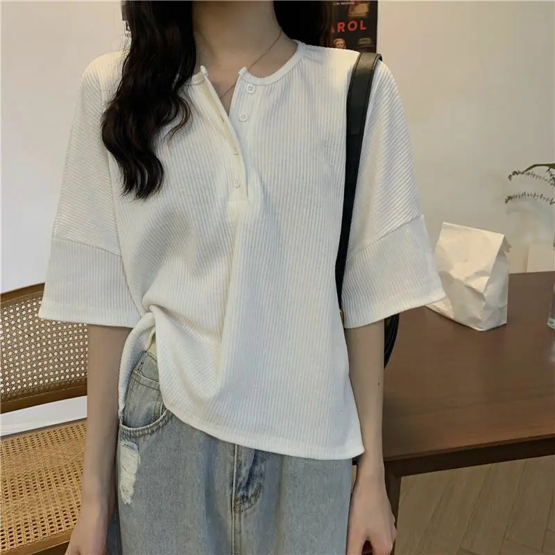 Áo Thun Nữ Form Rộng Tay Ngắn Cổ Tròn Có Nút Women Top