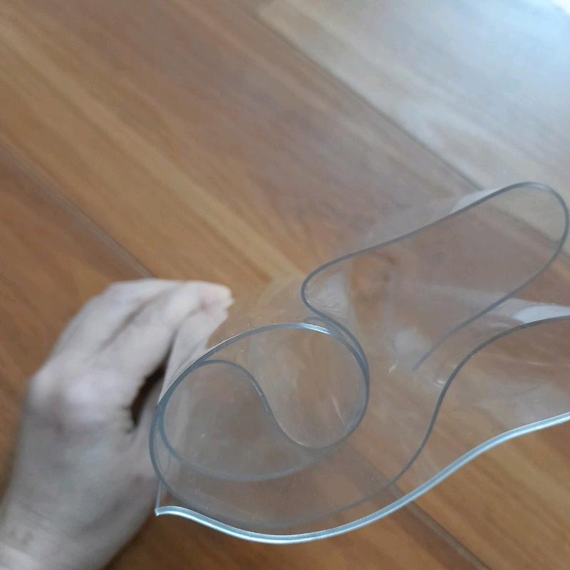 Tấm nhựa PVC dày 1mm trong suốt dùng làm Khăn trải bàn, vách ngăn, trải giường spa 3
